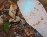 Foto langkah ke 4 dari resep Tumis Sotong Terong Pedas.