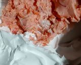 A picture of step 5 of Coloured vermicelli strawberry custard ice cream.