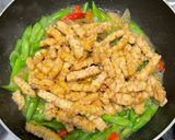 Foto langkah ke 4 dari resep Tumis Tempe Buncis Bumbu Ungkep Ayam.