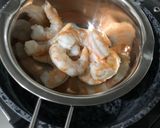 Foto del passaggio 2 della ricetta Gamberoni in salsa rosa 🍤