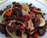 Foto langkah ke 3 dari resep Tumis tetelan sapi bawang bombay.