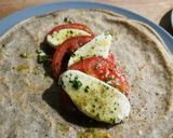 Une image de l'étape 4 de Galette de sarrasin à la salade caprese.