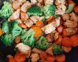 Foto del paso 4 de la receta: Pollo con brócoli y zanahoria
