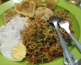 Foto langkah ke 6 dari resep (Indo) Mie goreng simple.