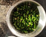 हिरव्या मिरचीची भाजी (hirvya mirchi bhaji recipe in marathi) रेसिपी स्टेप 1 फोटो 
