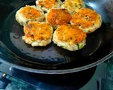 A picture of step 5 of Potato tikki.