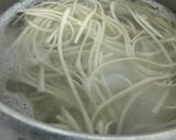 A picture of step 3 of Spicy Udon Noodles Spring Rolls (with Rice Paper).