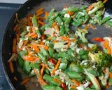 Foto langkah ke 5 dari resep Tumis buncis wortel brokoli+ telur orak arik.