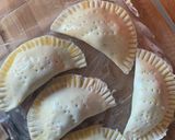 Foto del paso 4 de la receta: Empanadas de hojaldre con jamón, queso y carne 💪🏼😏