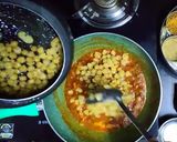 A picture of step 5 of Punjabi Choley Kulche.
