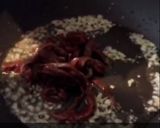 صورة لخطوة 2 من وصفة نودلز اللحم