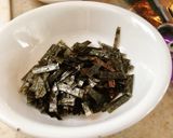Hình bước làm 1 của món Cơm chiên rong biển
