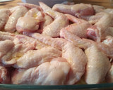 Foto del paso 3 de la receta: Alitas con patatas al horno