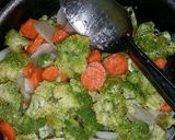 Foto del paso 4 de la receta: Pollo con brócoli y zanahoria (comida china)