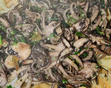 Foto del paso 1 de la receta: Ensalada de lacitos con pulpitos