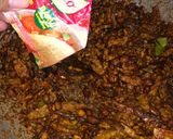 Foto langkah ke 5 dari resep Sambal Goreng Kering Tempe Teri Kacang 🫘.