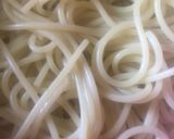 Foto del paso 1 de la receta: Spaghetti con crema champiñones y salchicha