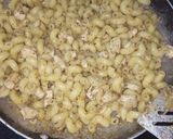 A picture of step 4 of Five ingredients chicken tikka pasta.