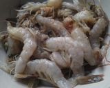 Foto langkah ke 1 dari resep Udang goreng tepung saos balado.