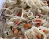 Une image de l'étape 3 de Nouilles de riz aux légumes et yakitori.