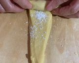 Foto del passaggio 15 della ricetta Cornetti sfogliati