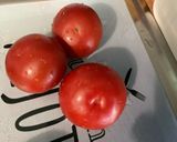 Une image de l'étape 1 de Salade de betteraves rouges aux deux tomates, oignon rouge et mozzarella.