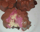 Foto del paso 5 de la receta: Bombones helados relleno de helado de fresa y helado de platano