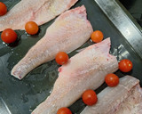 Foto del paso 1 de la receta: Lubina con cherries y pulpo