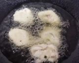 A picture of step 3 of Crispy Urad dal Vada.