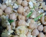 Foto del paso 3 de la receta: Garbanzos con verduras y huevo