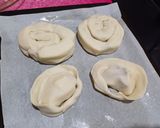 Foto del paso 3 de la receta: Rolls y empanaditas de queso con salamin