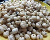 A picture of step 2 of Gond makhane ke laddoo.