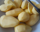 Foto del paso 1 de la receta: Espárragos sobre puré de patatas con queso -aligot-