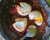 Foto langkah ke 3 dari resep Telur Penyet Sambel Petis.