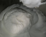 Foto del paso 3 de la receta: Bizcocho Chiffon de Limón Cubierto de nata y Fresas