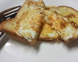 A picture of step 4 of Toast mayai.
