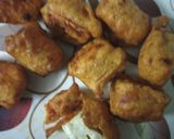 A picture of step 3 of Paneer pakoda.