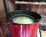 Foto del paso 6 de la receta: Mollejas a la crema de verdeo y puerro con papas fritas
