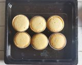 Foto langkah ke 5 dari resep Butter Vanila Bear & Panda Cupcakes.