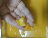 A picture of step 2 of Woon Mamuang (Mango Coconut jelly cubes).