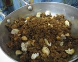 A picture of step 6 of Sonth aur gond ke ladoo (sonthaura).