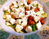 Foto del paso 4 de la receta: Ensalada de aguacate con tomate y queso fresco