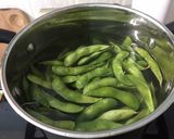 A picture of step 1 of Salted Edamame Bean.