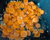 Vadas mártás csirkével recept fázis 2 fotója