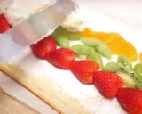 Foto langkah ke 7 dari resep Japanese Fruit Roll Cake / Bolu Gulung Isi Buah.