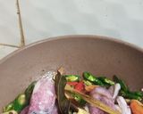 Foto langkah ke 2 dari resep Cumi tumis hitam.
