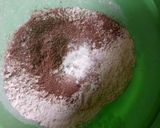 Foto langkah ke 1 dari resep Bolu cokelat kukus (tanpa mixer dan telur).
