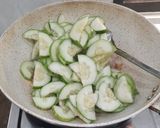 Foto langkah ke 5 dari resep Tumis Timun Telur.