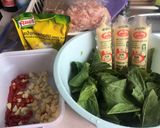 รูปขั้นตอนการทำที่ 1 ของ กะเพราหมูสับราดเต้าหู้ทอด โรยกะเพรากร๊อบบบ