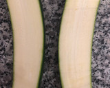 Foto del paso 2 de la receta: Calabacín relleno con queso de cabra
